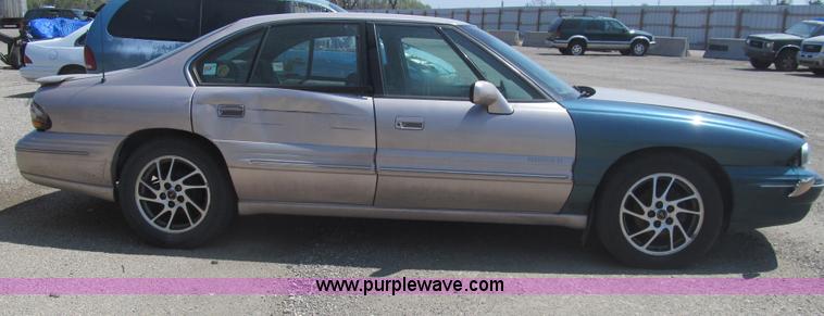 image for item I7082 1999 Pontiac Bonneville SE