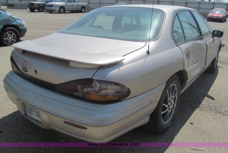 image for item I7082 1999 Pontiac Bonneville SE