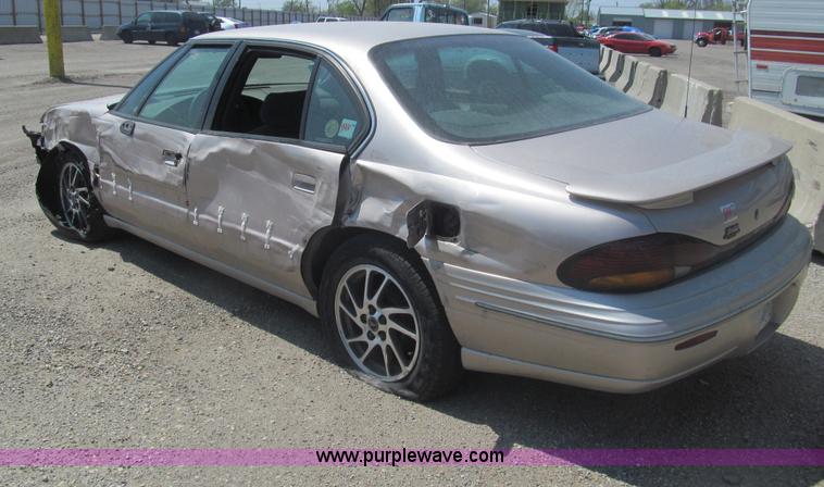 image for item I7082 1999 Pontiac Bonneville SE