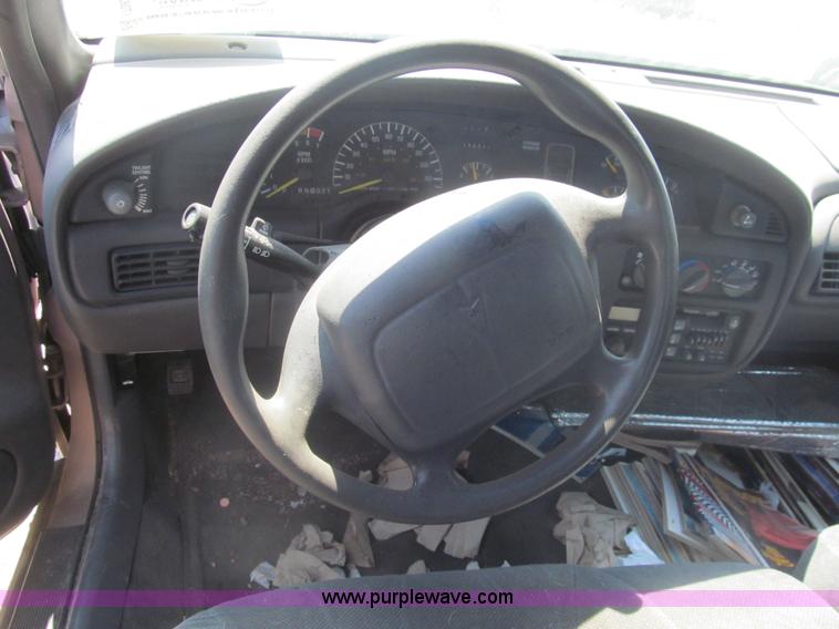 image for item I7082 1999 Pontiac Bonneville SE