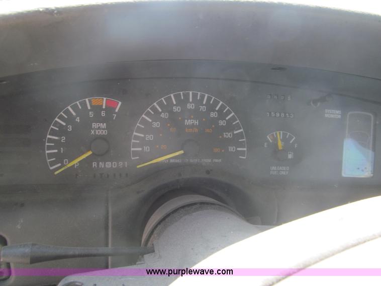 image for item I7082 1999 Pontiac Bonneville SE