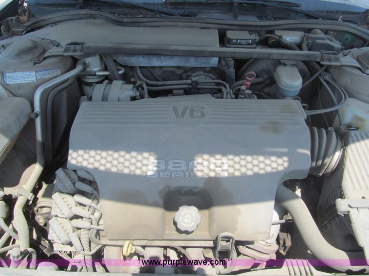 image for item I7082 1999 Pontiac Bonneville SE