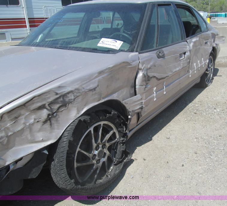 image for item I7082 1999 Pontiac Bonneville SE