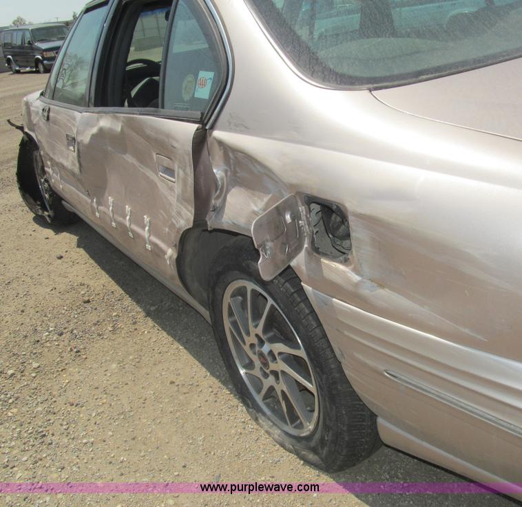 image for item I7082 1999 Pontiac Bonneville SE