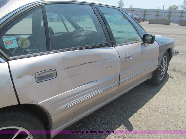 image for item I7082 1999 Pontiac Bonneville SE
