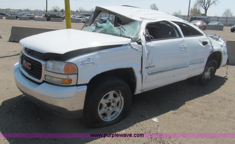 image for item I7083 2004 GMC Yukon SUV