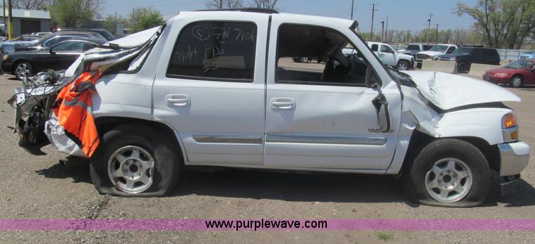image for item I7083 2004 GMC Yukon SUV