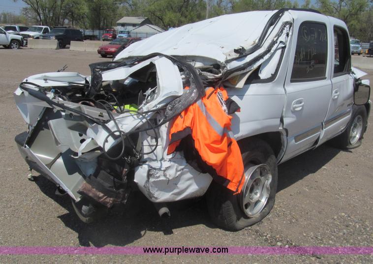 image for item I7083 2004 GMC Yukon SUV