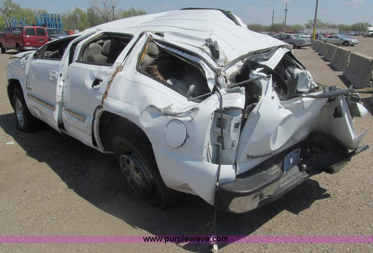 image for item I7083 2004 GMC Yukon SUV