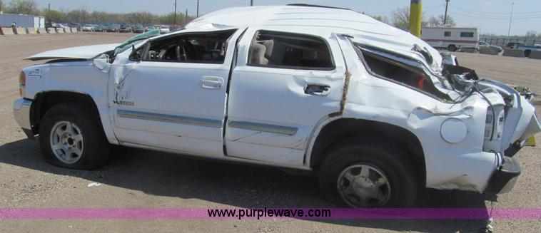 image for item I7083 2004 GMC Yukon SUV
