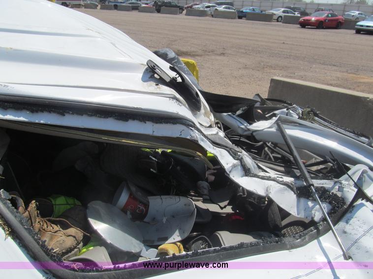 image for item I7083 2004 GMC Yukon SUV