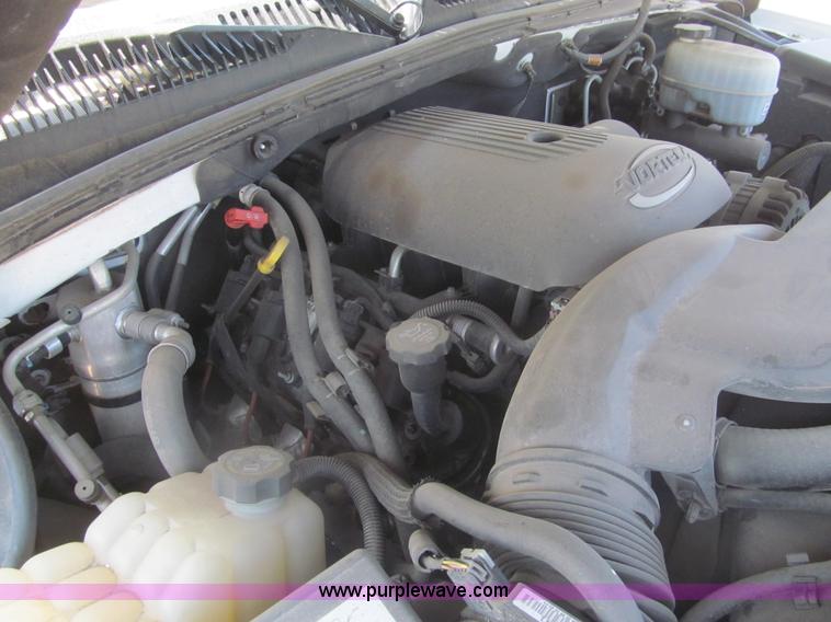 image for item I7083 2004 GMC Yukon SUV