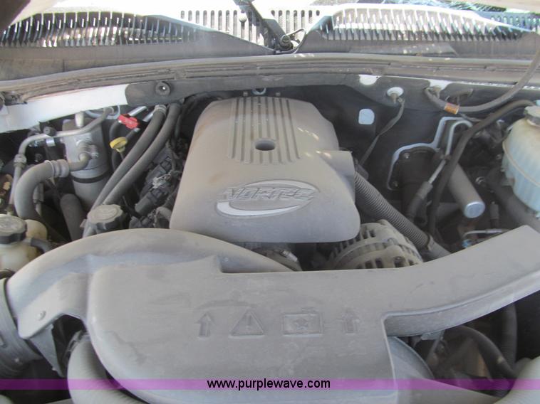 image for item I7083 2004 GMC Yukon SUV