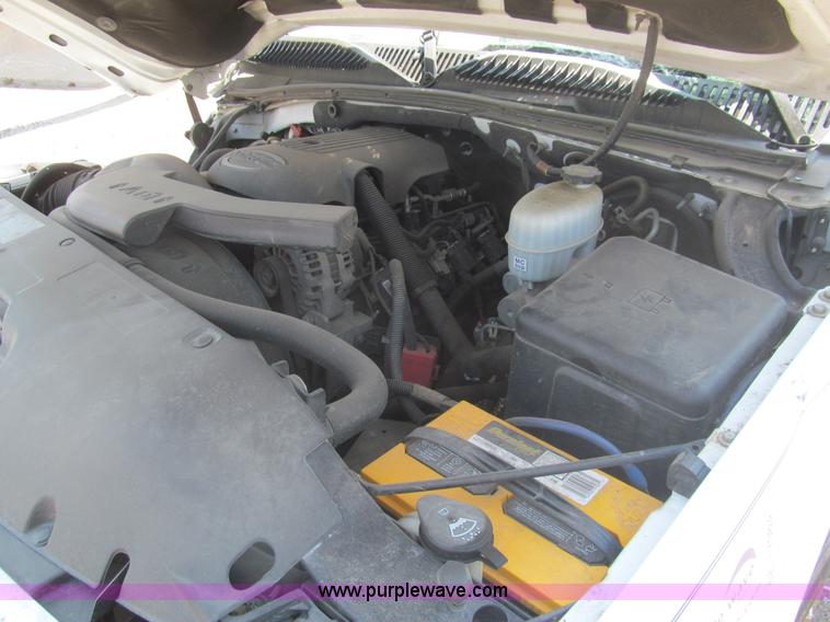 image for item I7083 2004 GMC Yukon SUV