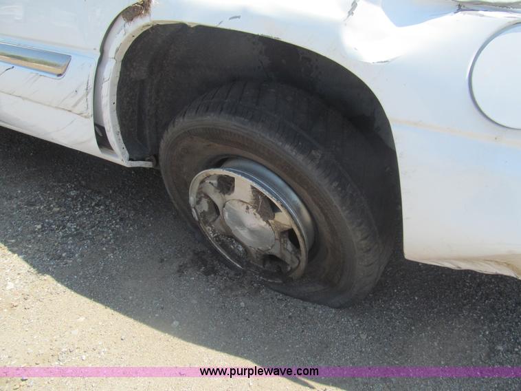 image for item I7083 2004 GMC Yukon SUV