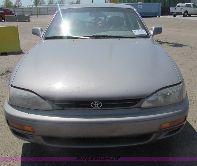 image for item I7086 1996 Toyota Camry DX