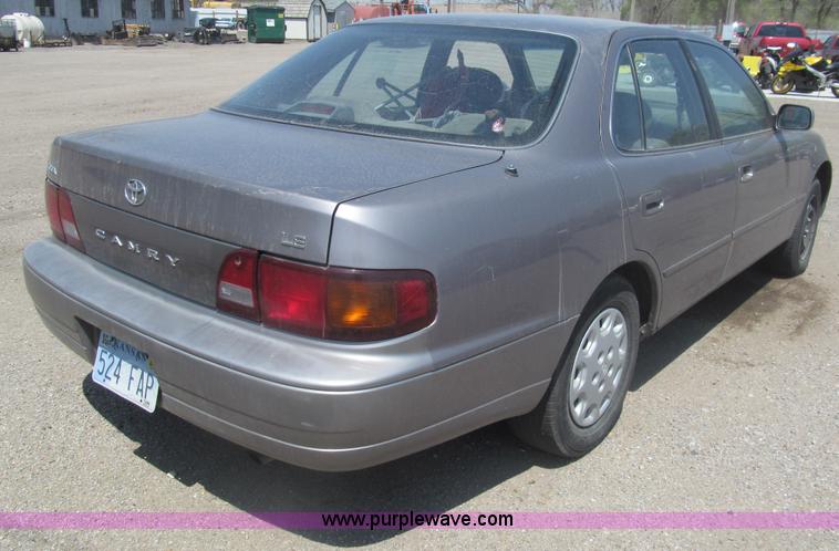 image for item I7086 1996 Toyota Camry DX