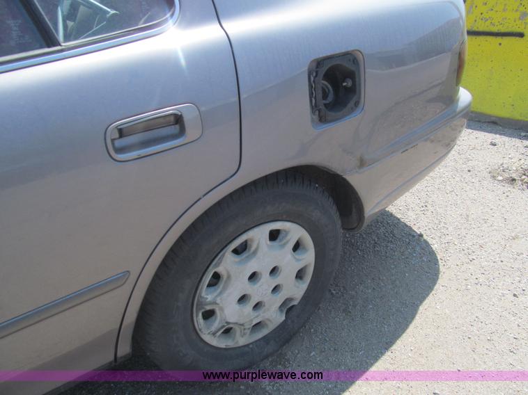 image for item I7086 1996 Toyota Camry DX