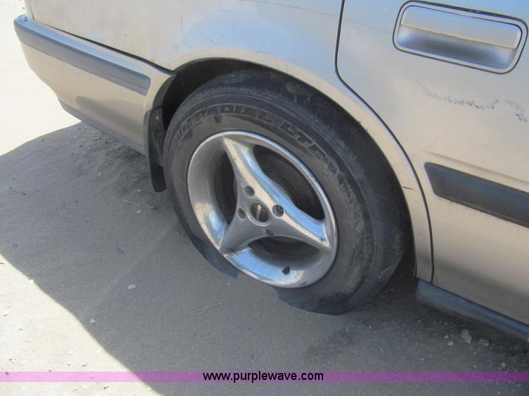 image for item I7110 1991 Honda Accord EX