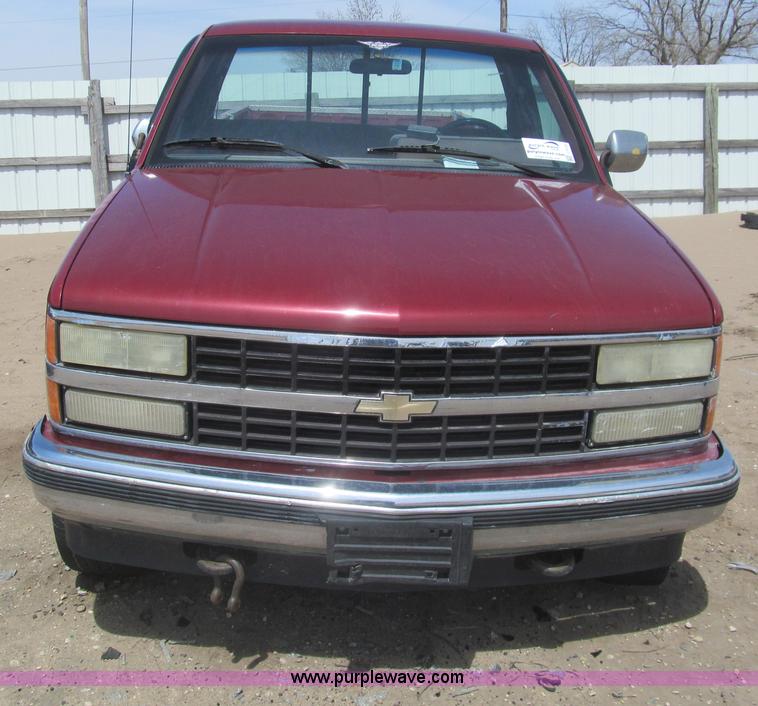 image for item I7112 1990 Chevrolet 1500 pickup truck