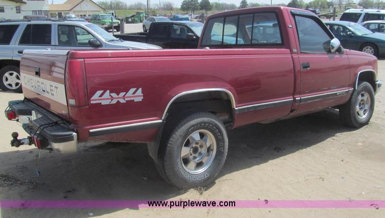 image for item I7112 1990 Chevrolet 1500 pickup truck