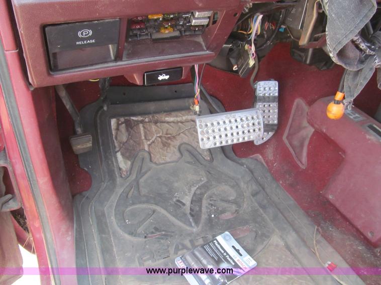 image for item I7112 1990 Chevrolet 1500 pickup truck