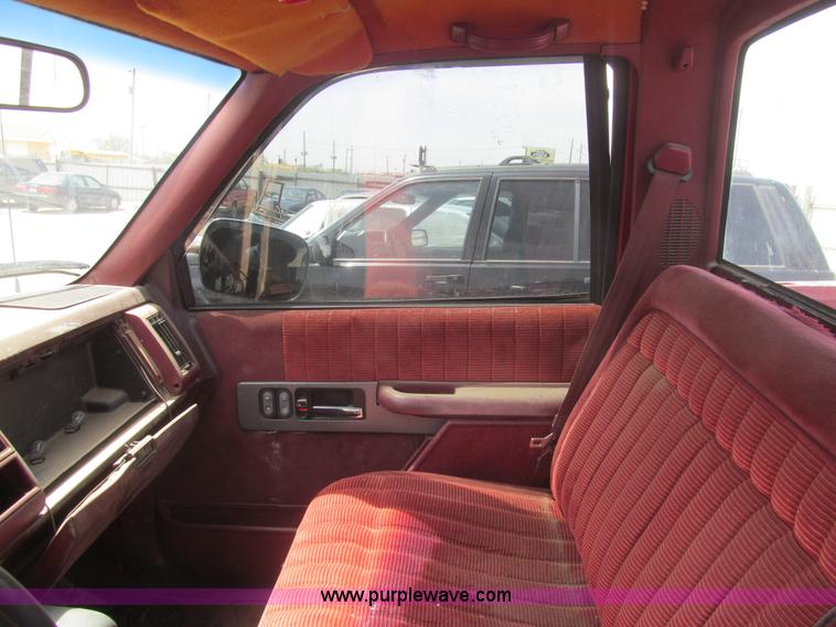 image for item I7112 1990 Chevrolet 1500 pickup truck