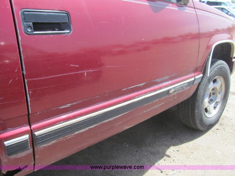 image for item I7112 1990 Chevrolet 1500 pickup truck