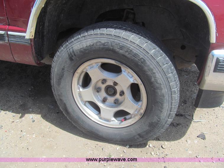 image for item I7112 1990 Chevrolet 1500 pickup truck