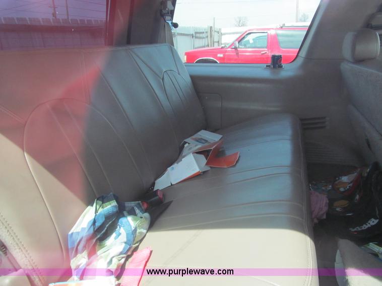 image for item I7115 2001 Ford Expedition Eddie Bauer SUV