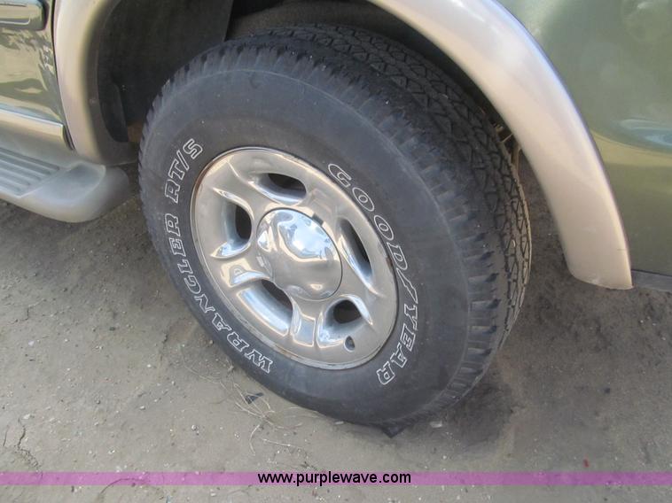 image for item I7115 2001 Ford Expedition Eddie Bauer SUV