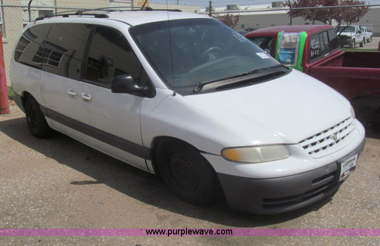 image for item I7116 2000 Chrysler Grand Voyager SE van
