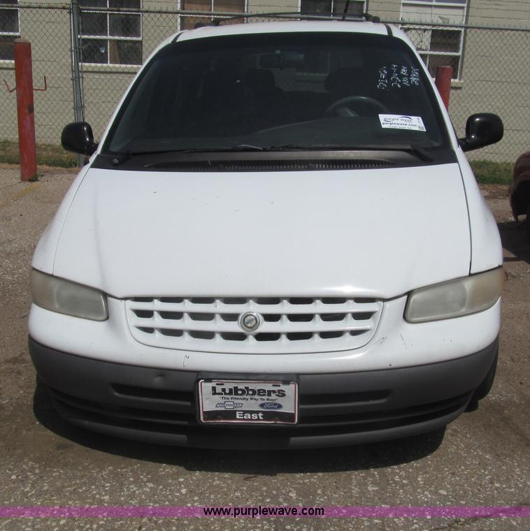 image for item I7116 2000 Chrysler Grand Voyager SE van