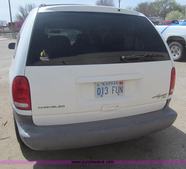 image for item I7116 2000 Chrysler Grand Voyager SE van