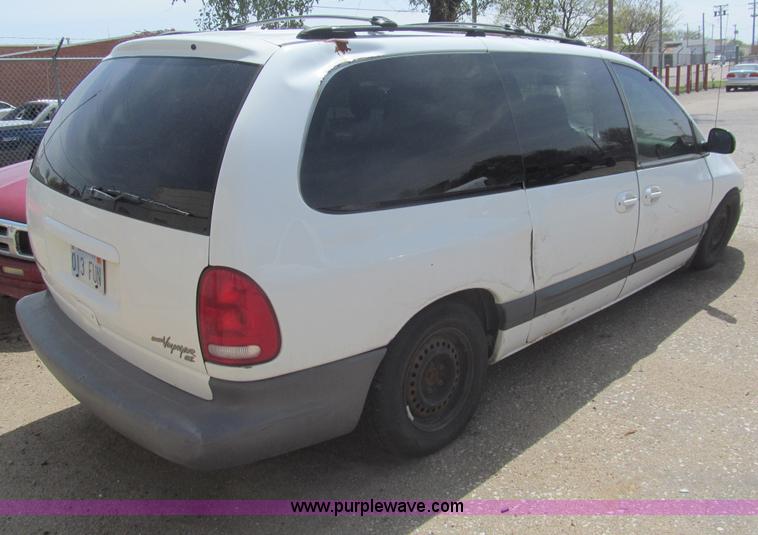image for item I7116 2000 Chrysler Grand Voyager SE van