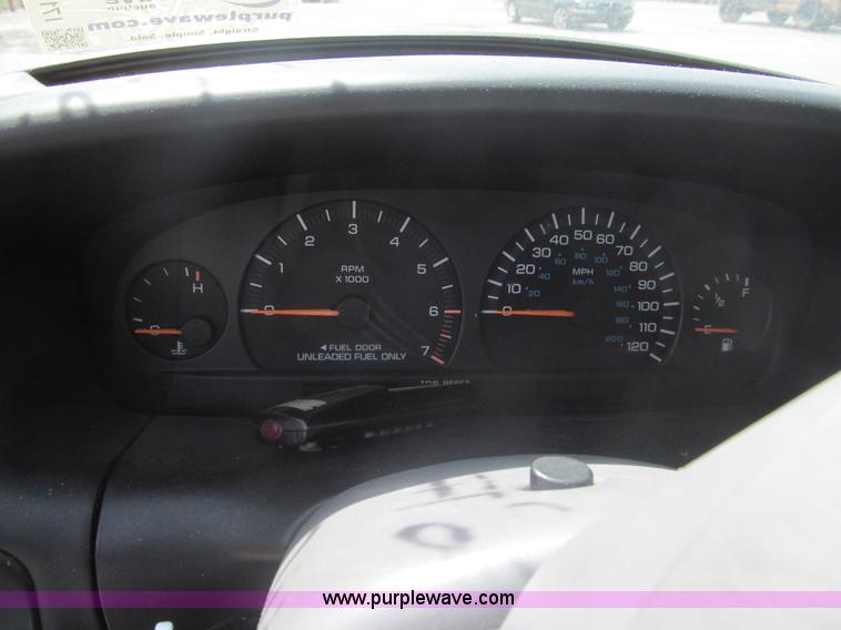 image for item I7116 2000 Chrysler Grand Voyager SE van