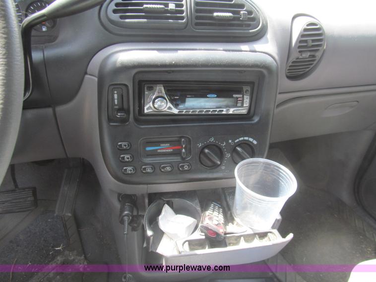 image for item I7116 2000 Chrysler Grand Voyager SE van