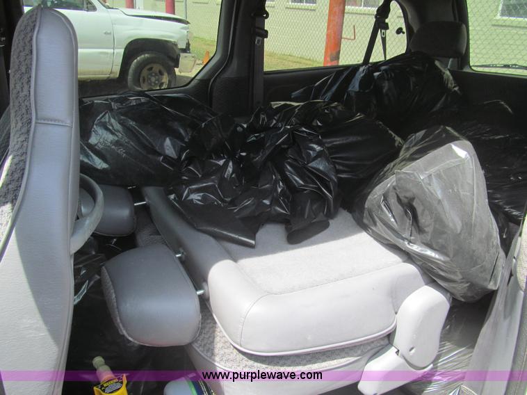 image for item I7116 2000 Chrysler Grand Voyager SE van