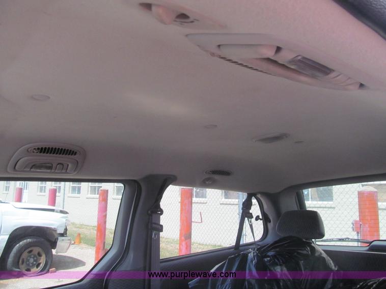 image for item I7116 2000 Chrysler Grand Voyager SE van