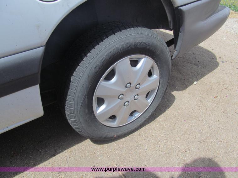 image for item I7116 2000 Chrysler Grand Voyager SE van