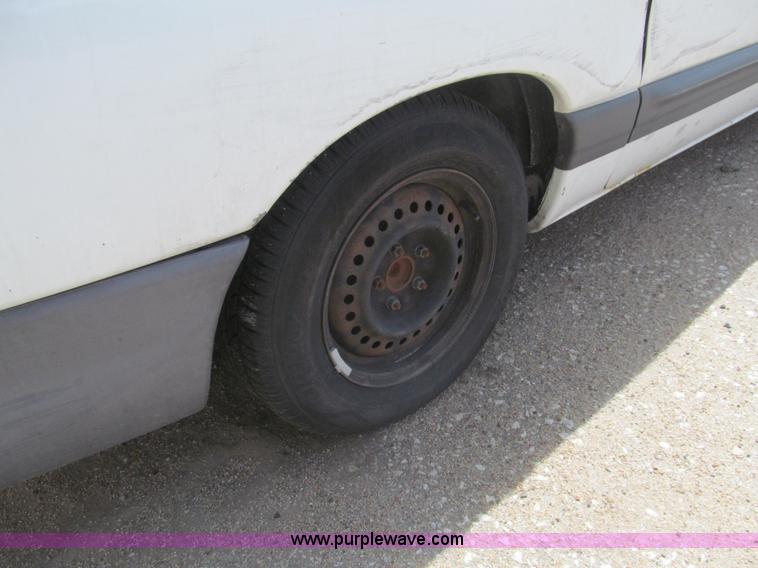 image for item I7116 2000 Chrysler Grand Voyager SE van