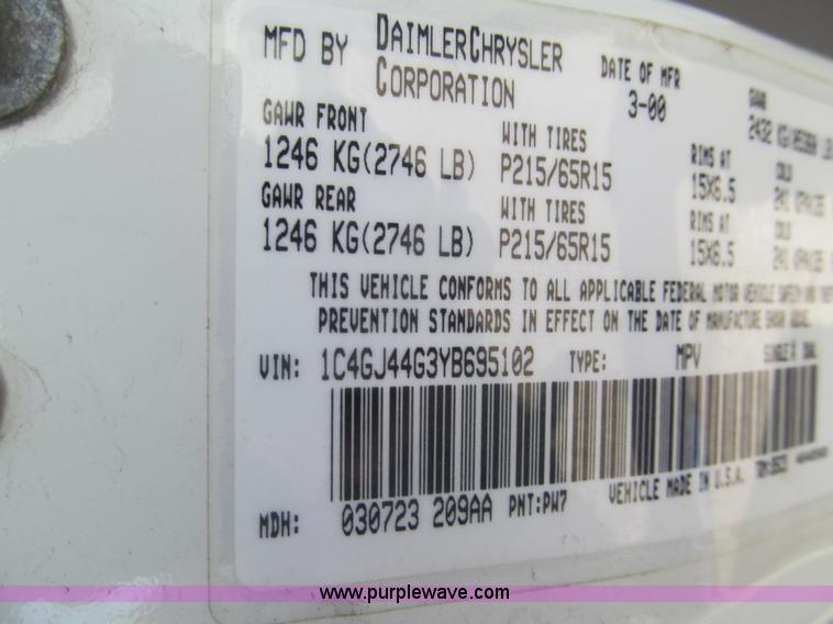 image for item I7116 2000 Chrysler Grand Voyager SE van