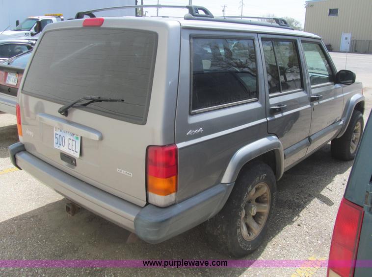 image for item I7117 2001 Jeep Cherokee Sport SUV