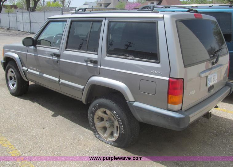 image for item I7117 2001 Jeep Cherokee Sport SUV