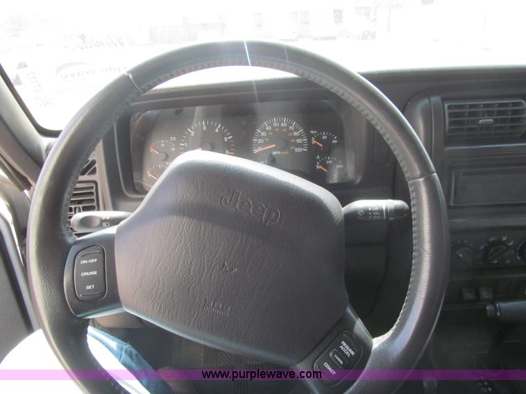 image for item I7117 2001 Jeep Cherokee Sport SUV