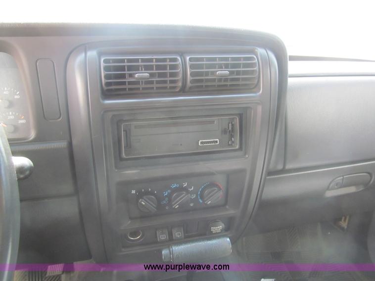 image for item I7117 2001 Jeep Cherokee Sport SUV