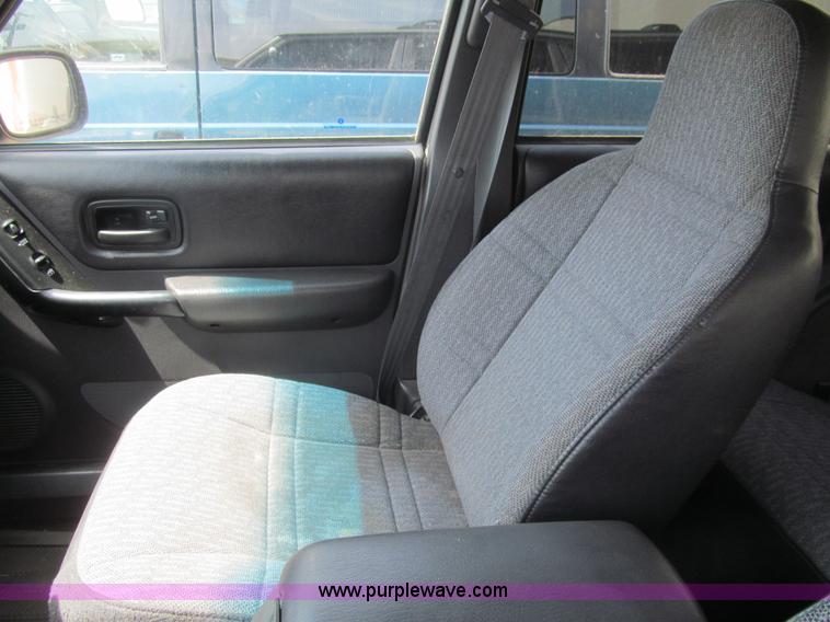 image for item I7117 2001 Jeep Cherokee Sport SUV