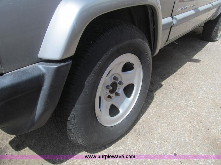 image for item I7117 2001 Jeep Cherokee Sport SUV