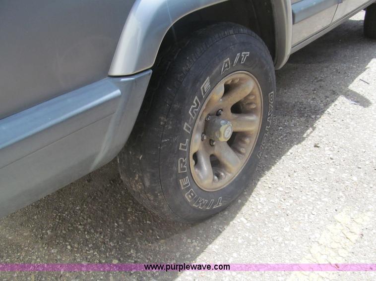 image for item I7117 2001 Jeep Cherokee Sport SUV