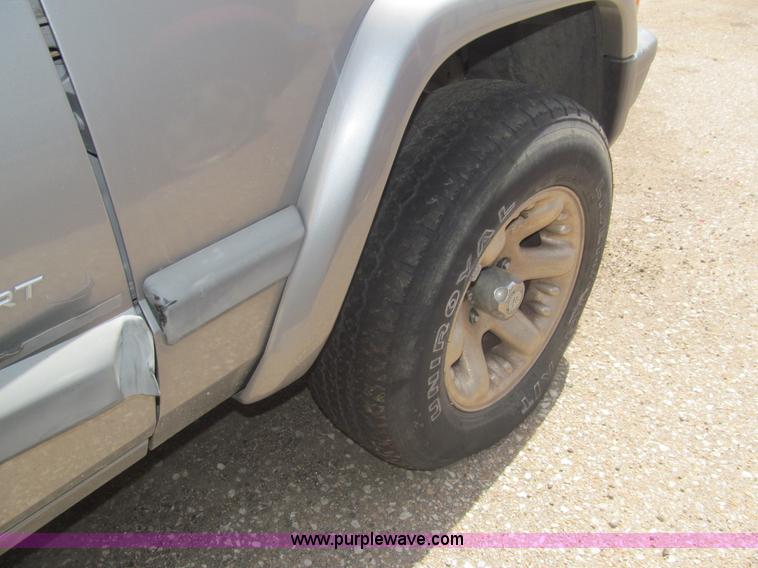 image for item I7117 2001 Jeep Cherokee Sport SUV